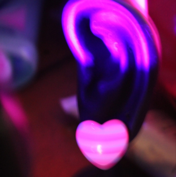 Pink & White Retro Style Heart Earrings ☆GLOWS UNDER BLACK LIGHT☆ - Picture 8 of 8